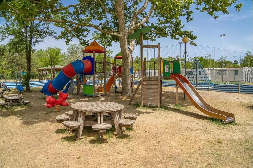 Vacanceselect Mobil Homes - Camping Pineta Sul Mare Camping Village Cesenatico Kültér fotó